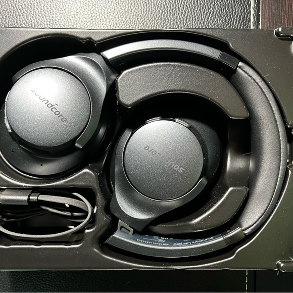 Soundcore Anker Life Q20 Hybrid Active Noise Cancelling Headphones - used once - Picture 5 of 8